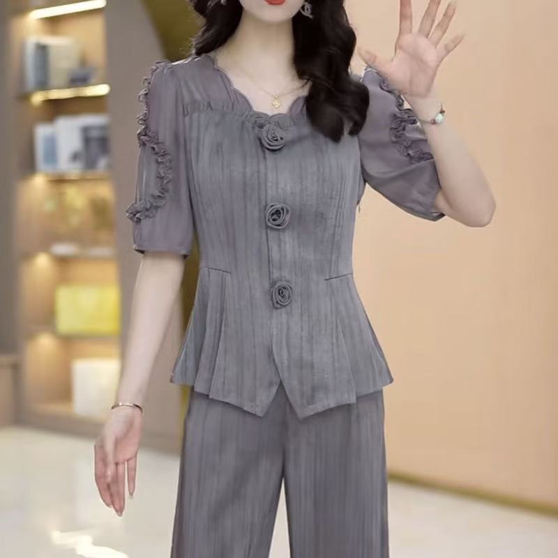 今年流行漂亮套装女2025夏季新款妈妈端